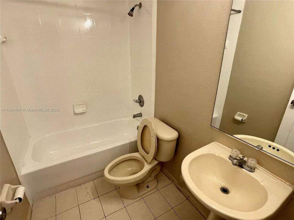 最近租的: $2,200 (3 贝兹, 2 浴室, 1253 平方英尺)
