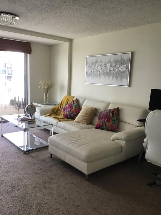 Recently Sold: $385,000 (1 beds, 1 baths, 671 Square Feet)