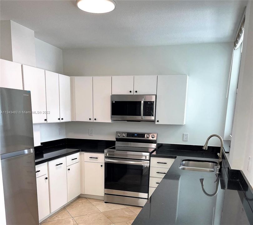 Recently Rented: $4,850 (3 beds, 2 baths, 1551 Square Feet)