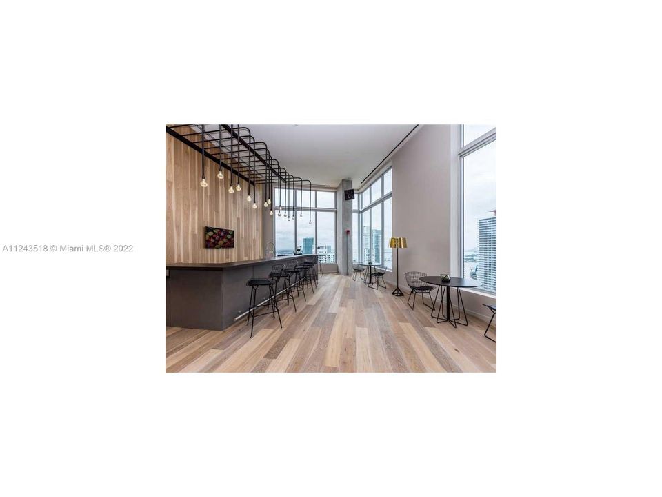 Recently Sold: $400,000 (1 beds, 1 baths, 607 Square Feet)