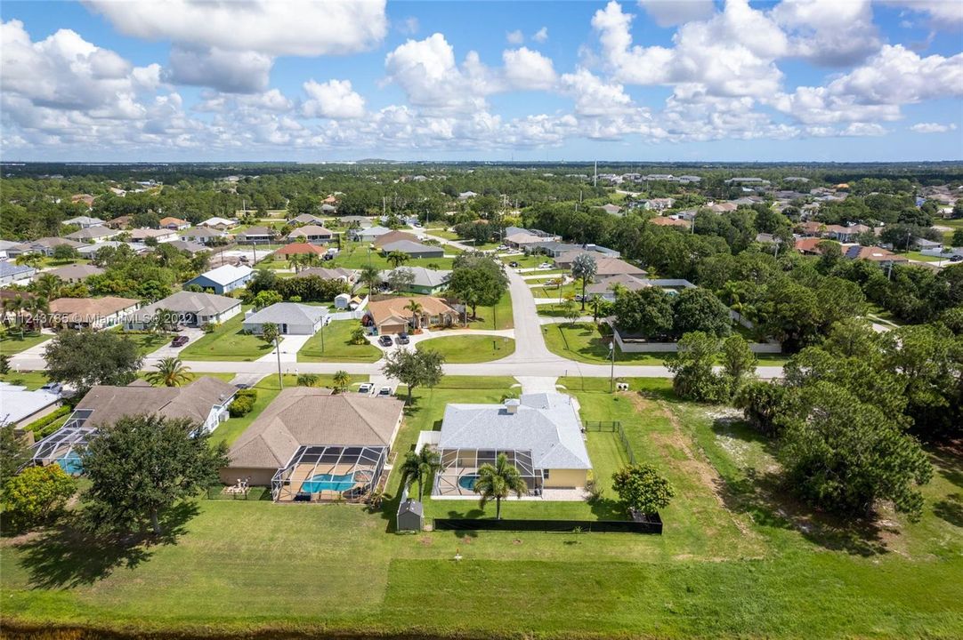 Vendido Recientemente: $479,000 (4 camas, 2 baños, 1916 Pies cuadrados)