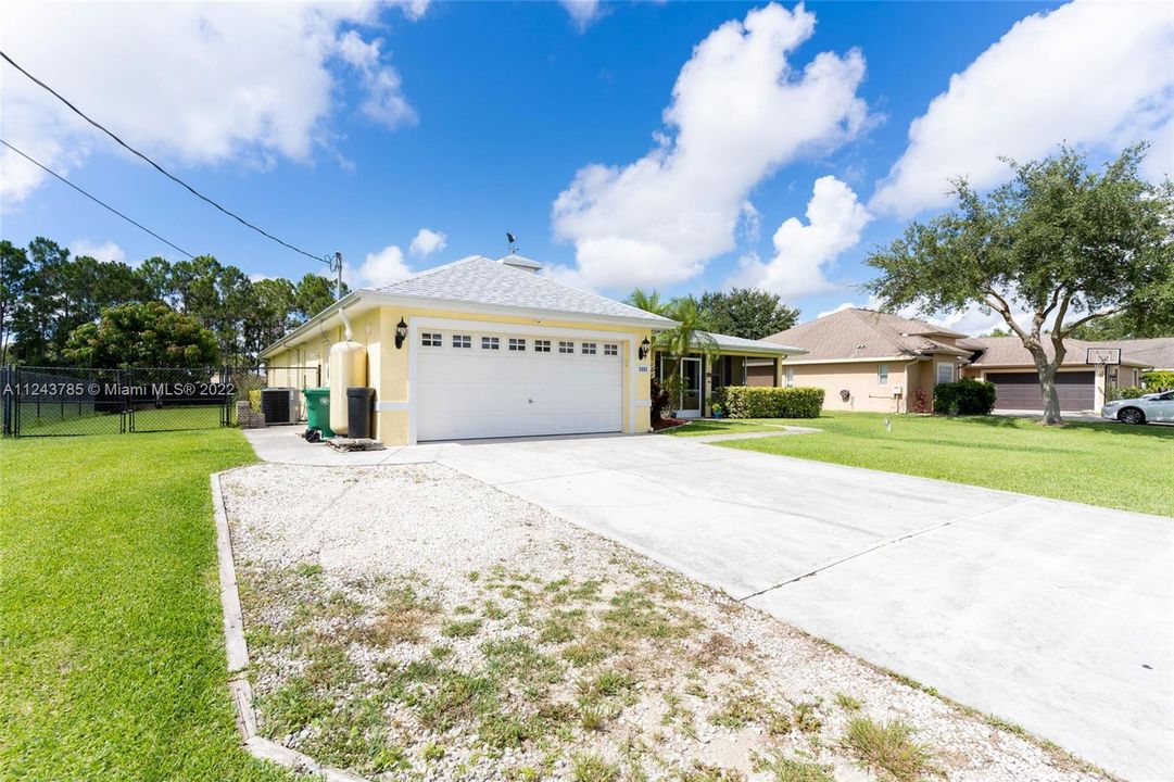 Vendido Recientemente: $479,000 (4 camas, 2 baños, 1916 Pies cuadrados)