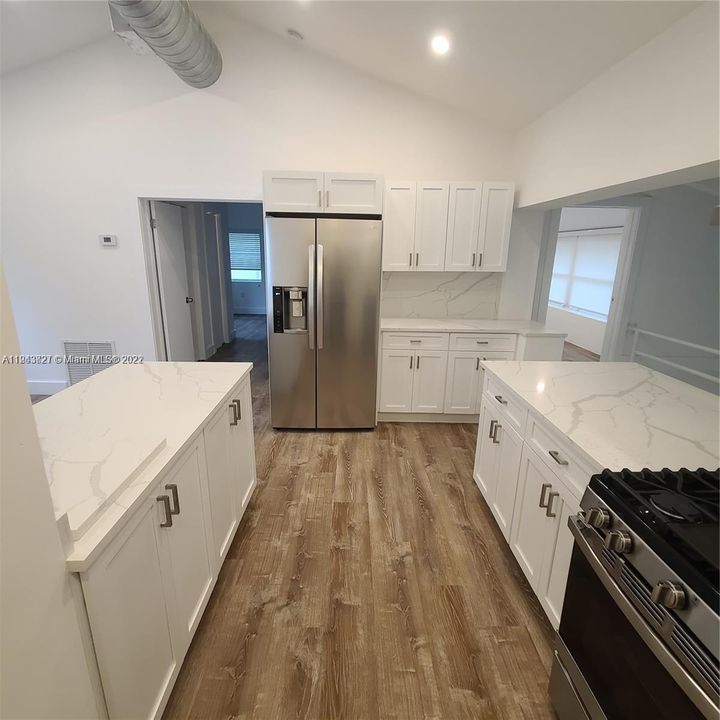 Recently Rented: $5,500 (3 beds, 2 baths, 6808 Square Feet)