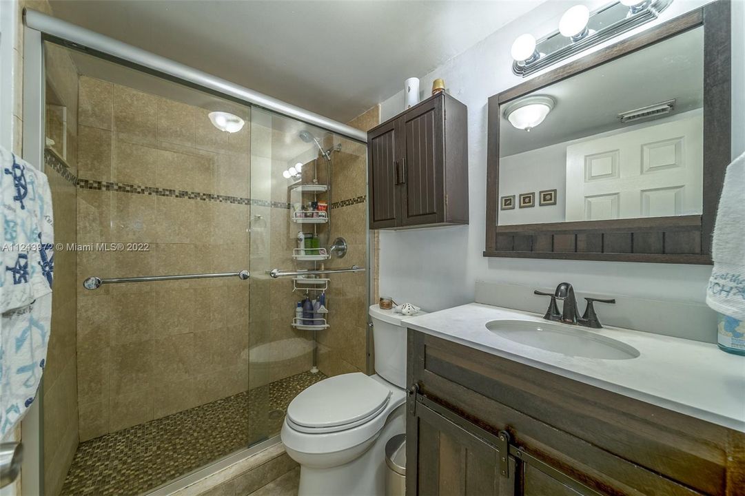 最近售出: $395,000 (2 贝兹, 2 浴室, 1086 平方英尺)