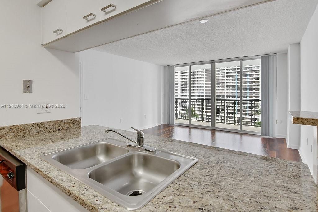Recently Rented: $2,678 (1 beds, 1 baths, 842 Square Feet)
