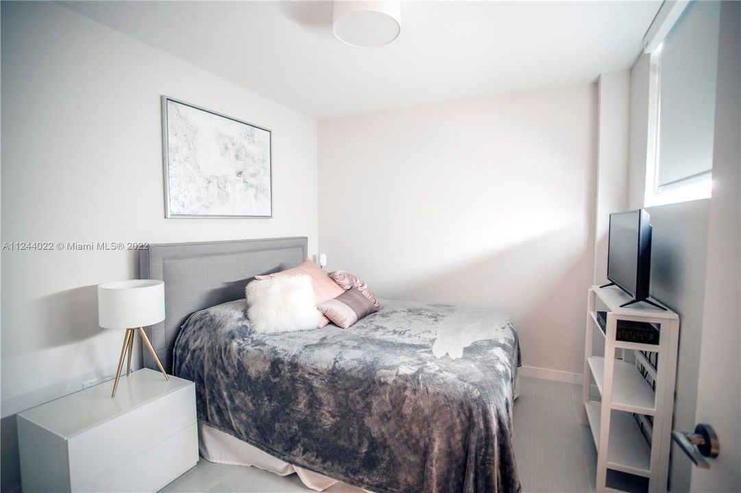Recently Sold: $750,000 (2 beds, 2 baths, 947 Square Feet)