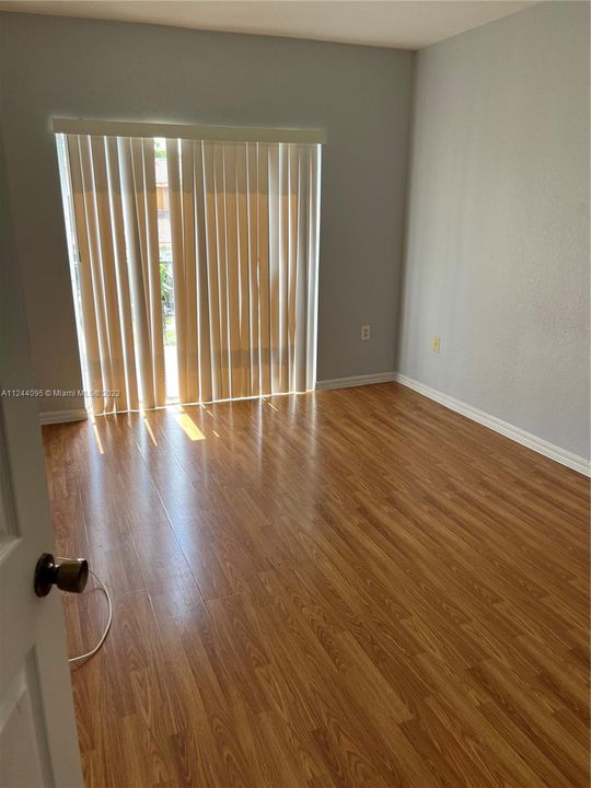 Recently Rented: $2,600 (3 beds, 2 baths, 1527 Square Feet)