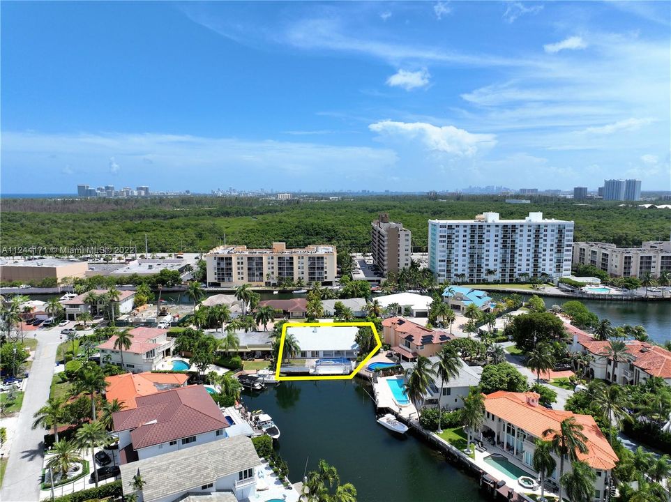 Recently Sold: $2,480,000 (4 beds, 3 baths, 2938 Square Feet)