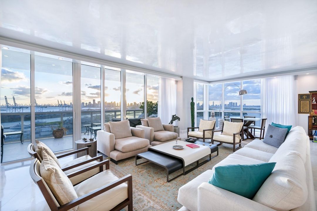 Recently Sold: $6,000,000 (4 beds, 4 baths, 3979 Square Feet)