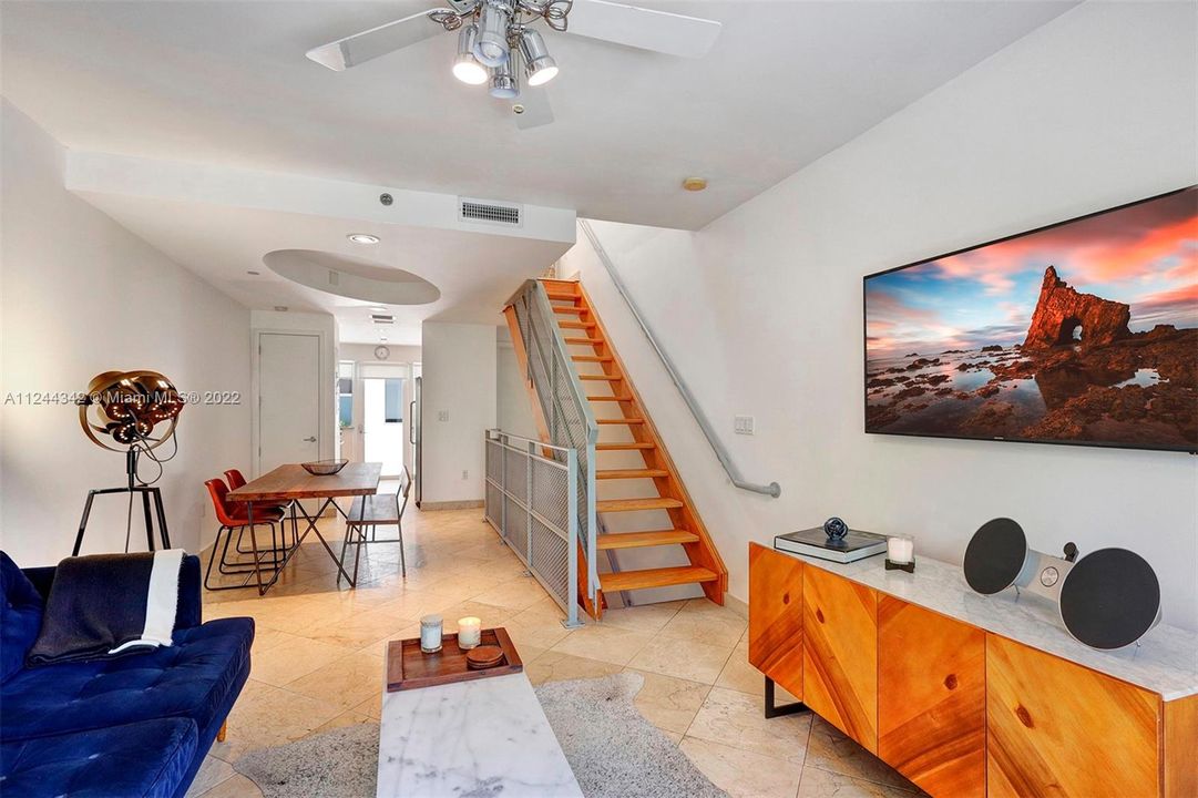 Recently Sold: $1,050,000 (3 beds, 2 baths, 1100 Square Feet)