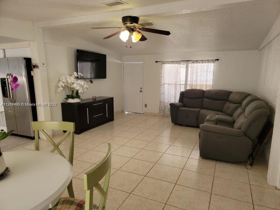 最近售出: $115,000 (3 贝兹, 2 浴室, 5164 平方英尺)