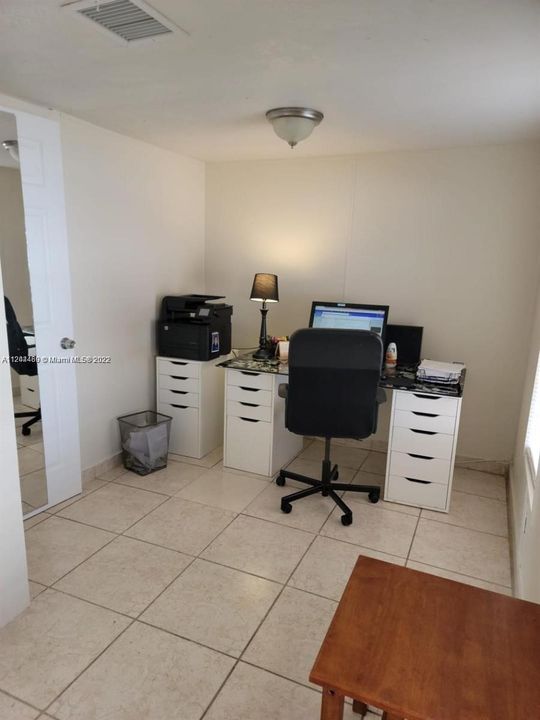 最近售出: $115,000 (3 贝兹, 2 浴室, 5164 平方英尺)