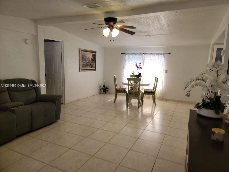 最近售出: $115,000 (3 贝兹, 2 浴室, 5164 平方英尺)