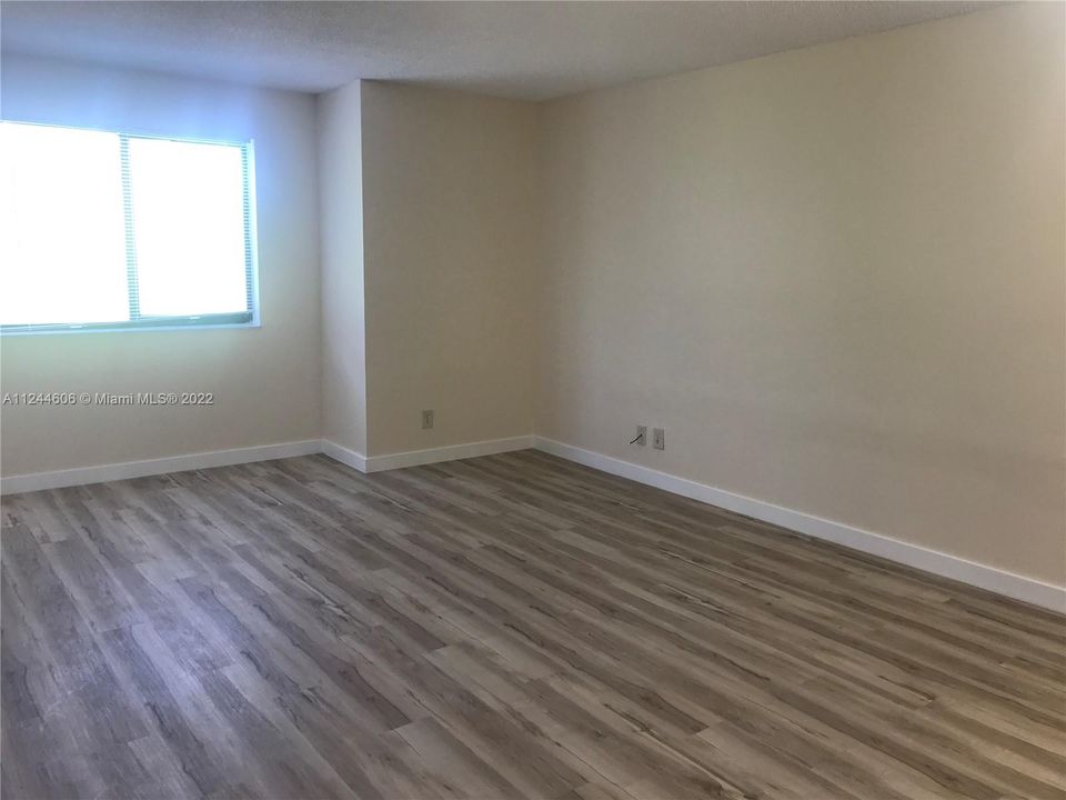 Vendido Recientemente: $190,000 (2 camas, 2 baños, 933 Pies cuadrados)