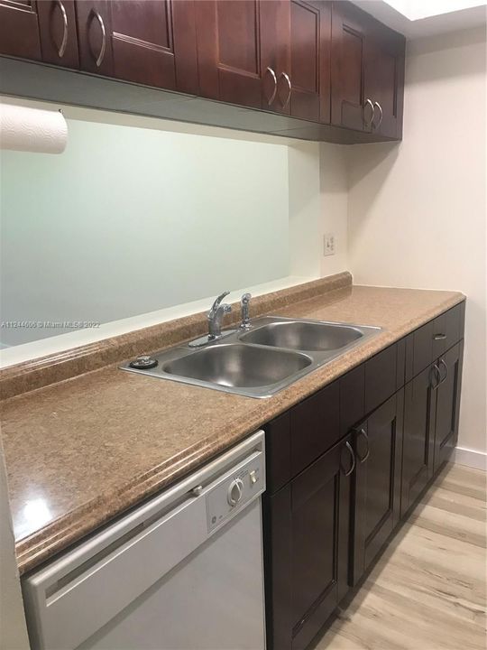 Vendido Recientemente: $190,000 (2 camas, 2 baños, 933 Pies cuadrados)