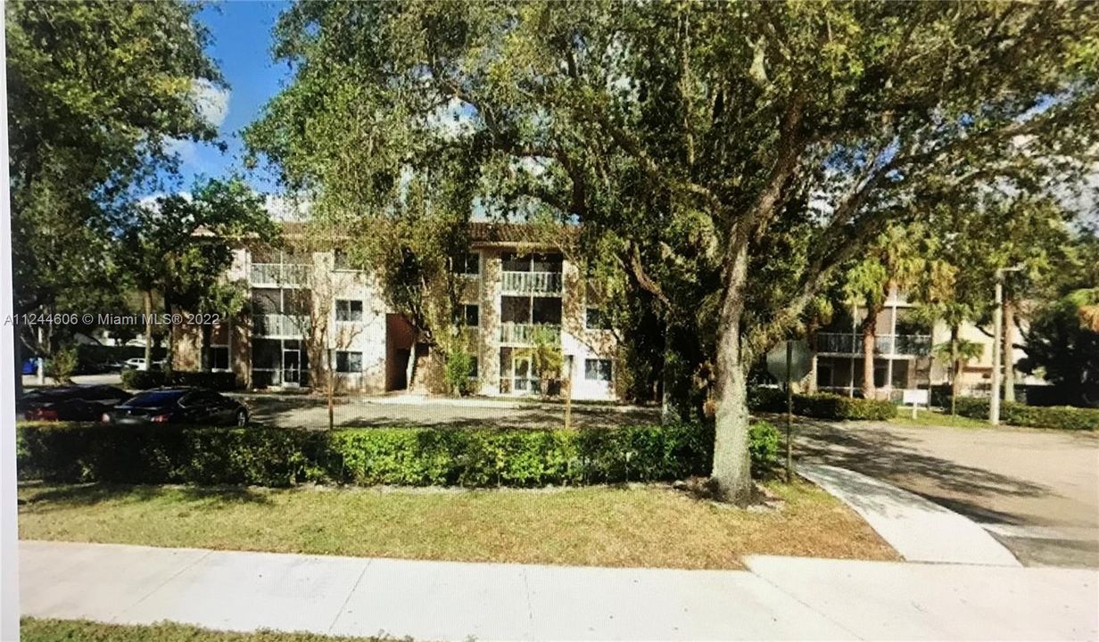 Vendido Recientemente: $190,000 (2 camas, 2 baños, 933 Pies cuadrados)