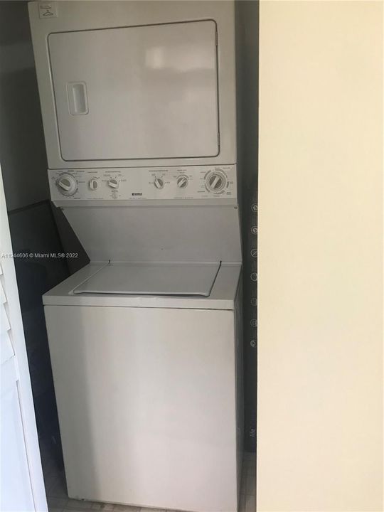 Vendido Recientemente: $190,000 (2 camas, 2 baños, 933 Pies cuadrados)