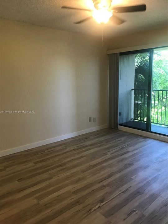 Vendido Recientemente: $190,000 (2 camas, 2 baños, 933 Pies cuadrados)