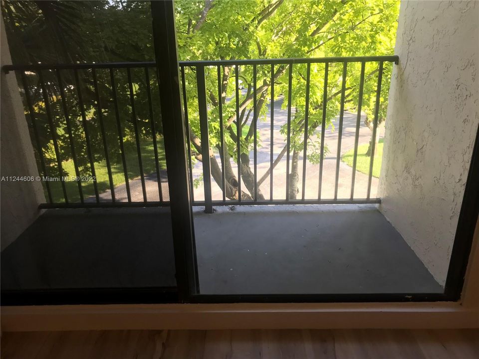 Vendido Recientemente: $190,000 (2 camas, 2 baños, 933 Pies cuadrados)