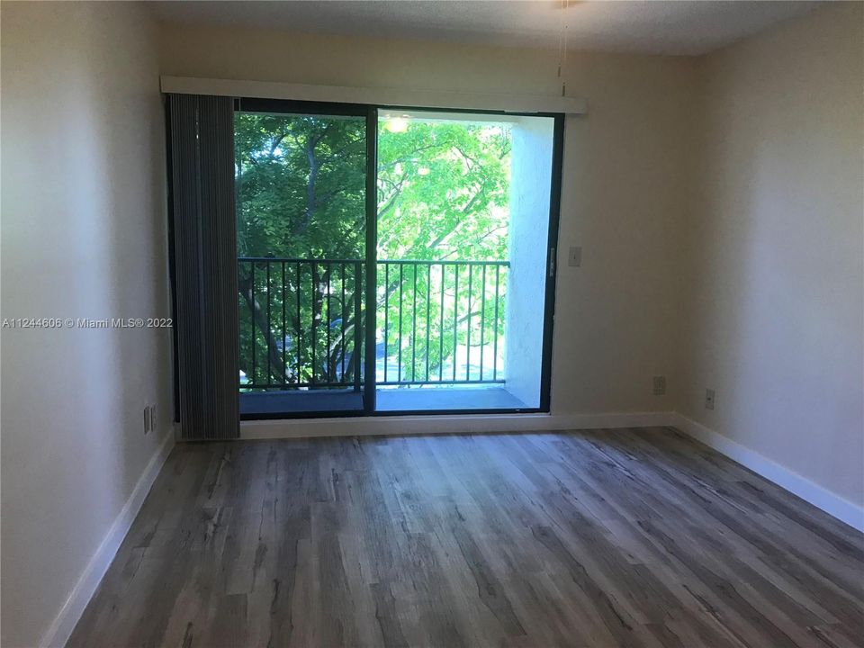 Vendido Recientemente: $190,000 (2 camas, 2 baños, 933 Pies cuadrados)