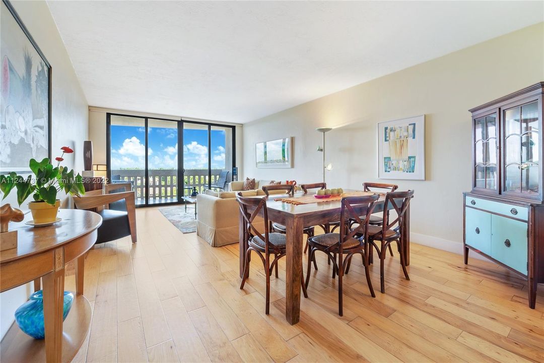 Recently Sold: $685,000 (2 beds, 2 baths, 1510 Square Feet)