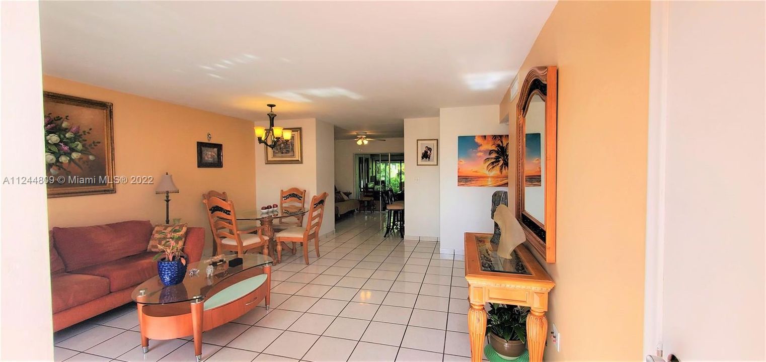 Living/dining room