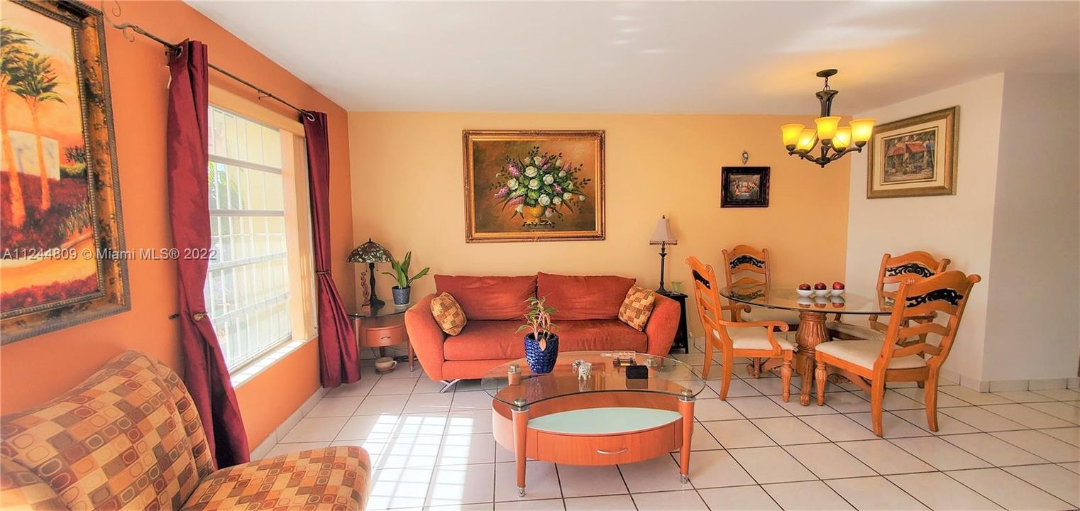 Living/dining room