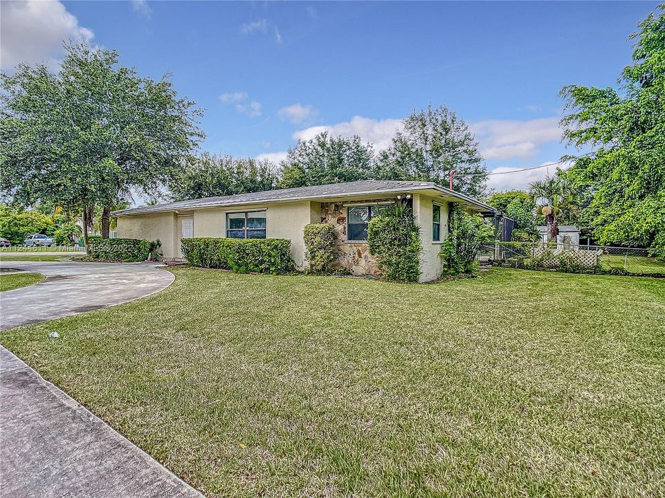 Recently Sold: $575,000 (5 beds, 2 baths, 2387 Square Feet)