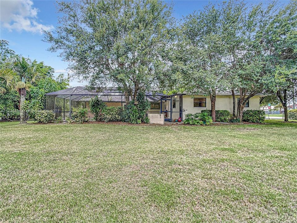 Recently Sold: $575,000 (5 beds, 2 baths, 2387 Square Feet)