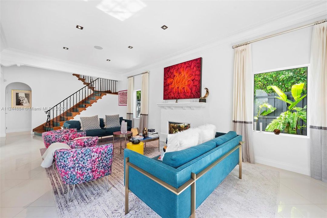 Recently Sold: $3,800,000 (5 beds, 3 baths, 3755 Square Feet)