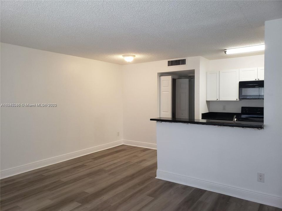 Recently Sold: $175,000 (1 beds, 1 baths, 704 Square Feet)