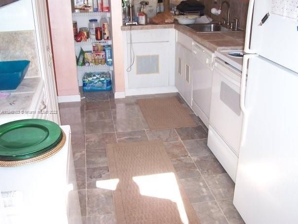 Vendido Recientemente: $317,000 (3 camas, 2 baños, 1140 Pies cuadrados)