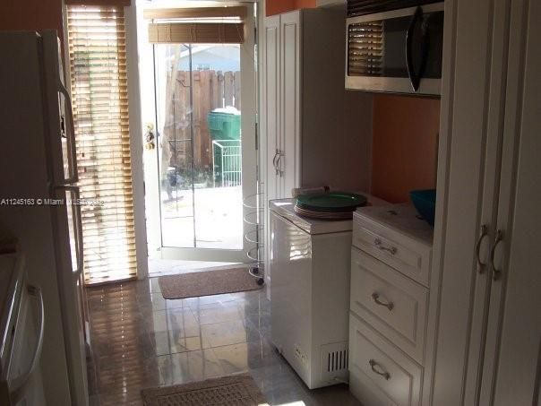 Vendido Recientemente: $317,000 (3 camas, 2 baños, 1140 Pies cuadrados)