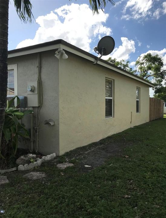 Vendido Recientemente: $317,000 (3 camas, 2 baños, 1140 Pies cuadrados)