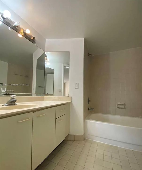 Недавно арендовано: $1,750 (2 спален, 2 ванн, 950 Квадратных фут)