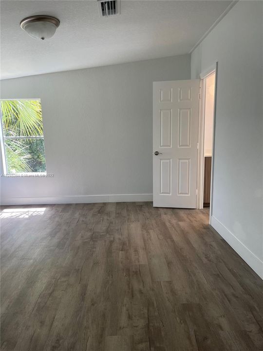 Recently Sold: $269,900 (3 beds, 2 baths, 1296 Square Feet)