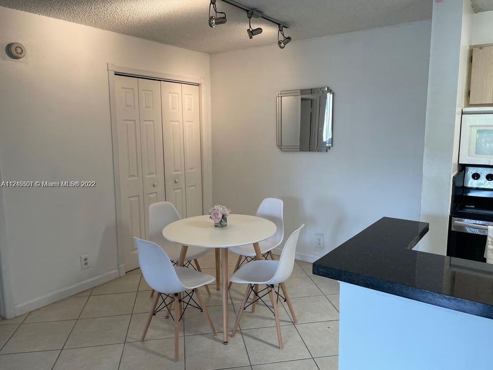 Recently Rented: $1,700 (1 beds, 1 baths, 734 Square Feet)