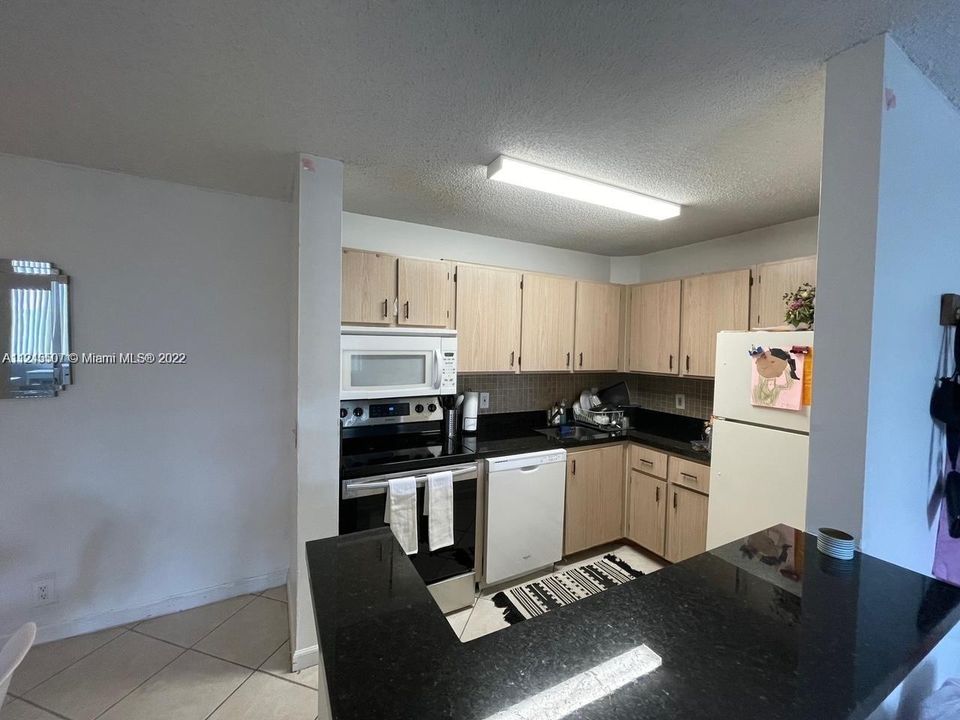 Recently Rented: $1,700 (1 beds, 1 baths, 734 Square Feet)