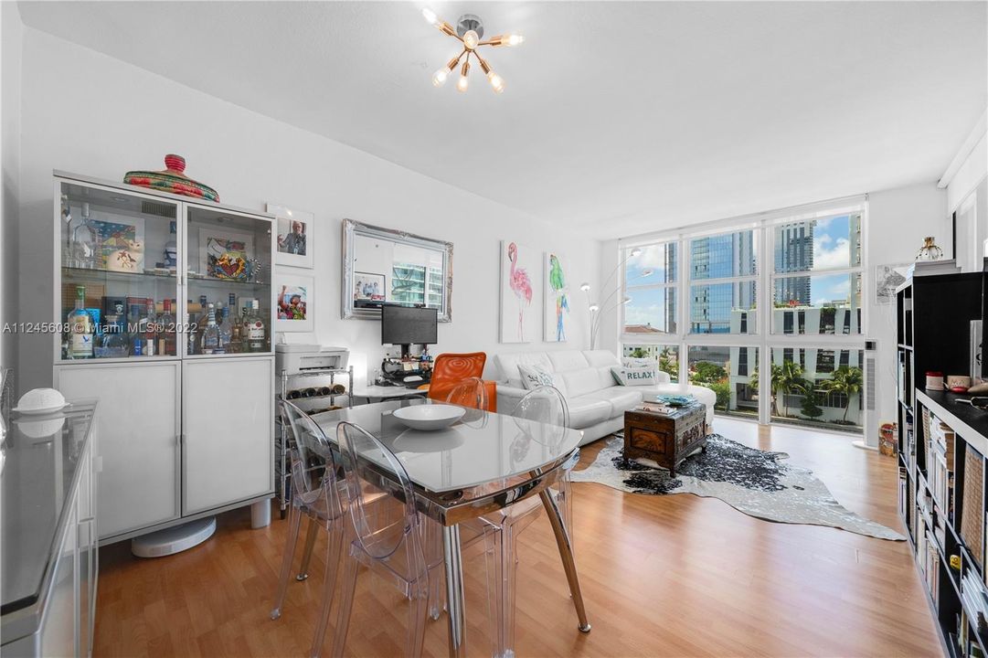 Recently Sold: $410,000 (1 beds, 1 baths, 706 Square Feet)