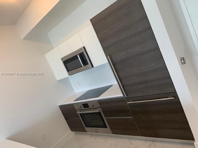 Recently Sold: $560,000 (1 beds, 1 baths, 724 Square Feet)