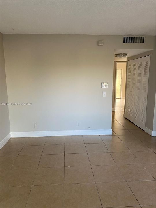 Recently Rented: $1,900 (2 beds, 2 baths, 921 Square Feet)