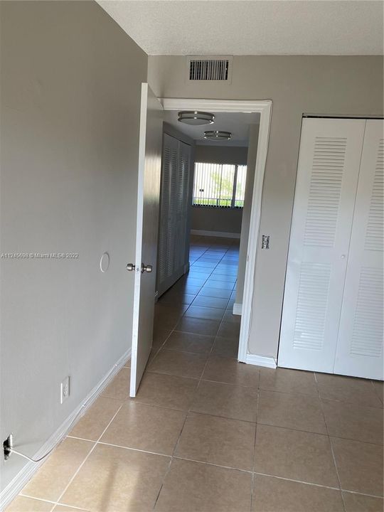 Recently Rented: $1,900 (2 beds, 2 baths, 921 Square Feet)