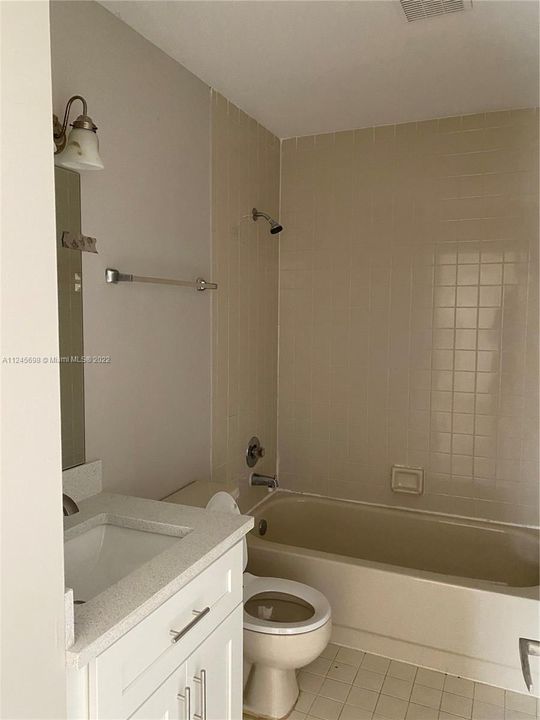 Recently Rented: $1,900 (2 beds, 2 baths, 921 Square Feet)