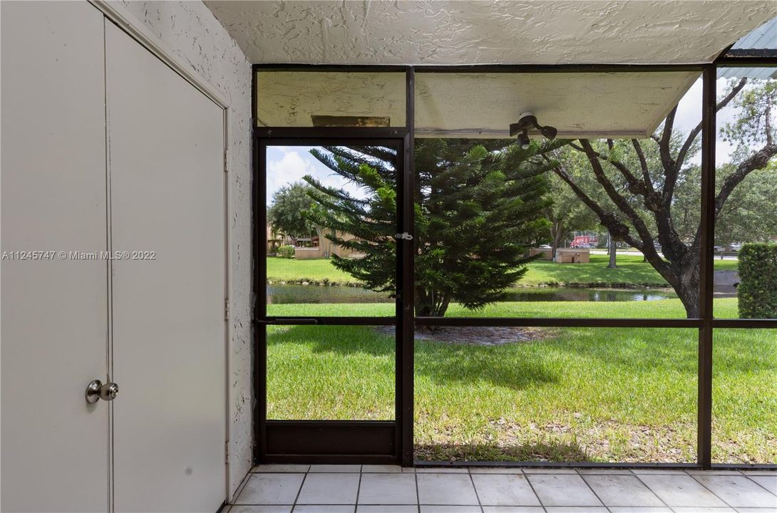 Недавно продано: $365,000 (2 спален, 2 ванн, 1062 Квадратных фут)