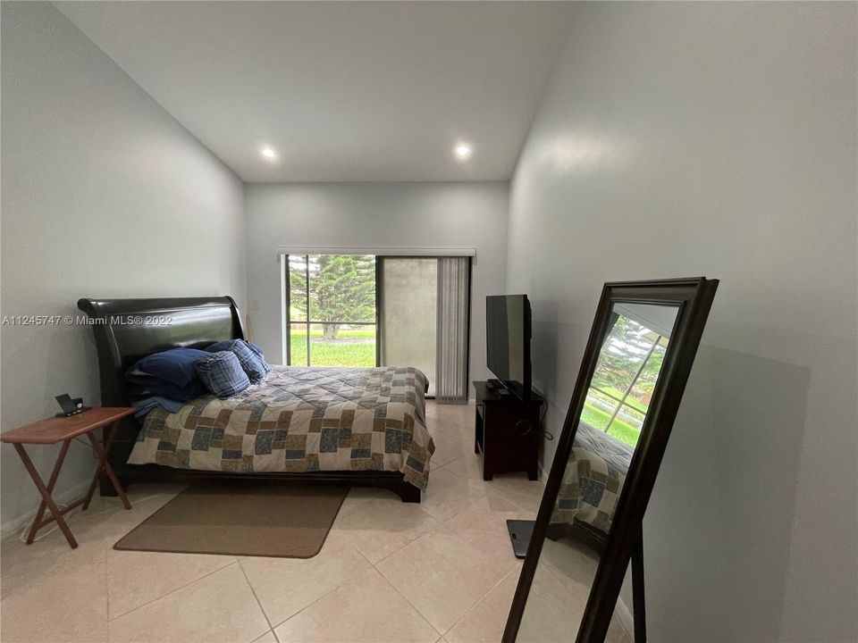 Недавно продано: $365,000 (2 спален, 2 ванн, 1062 Квадратных фут)