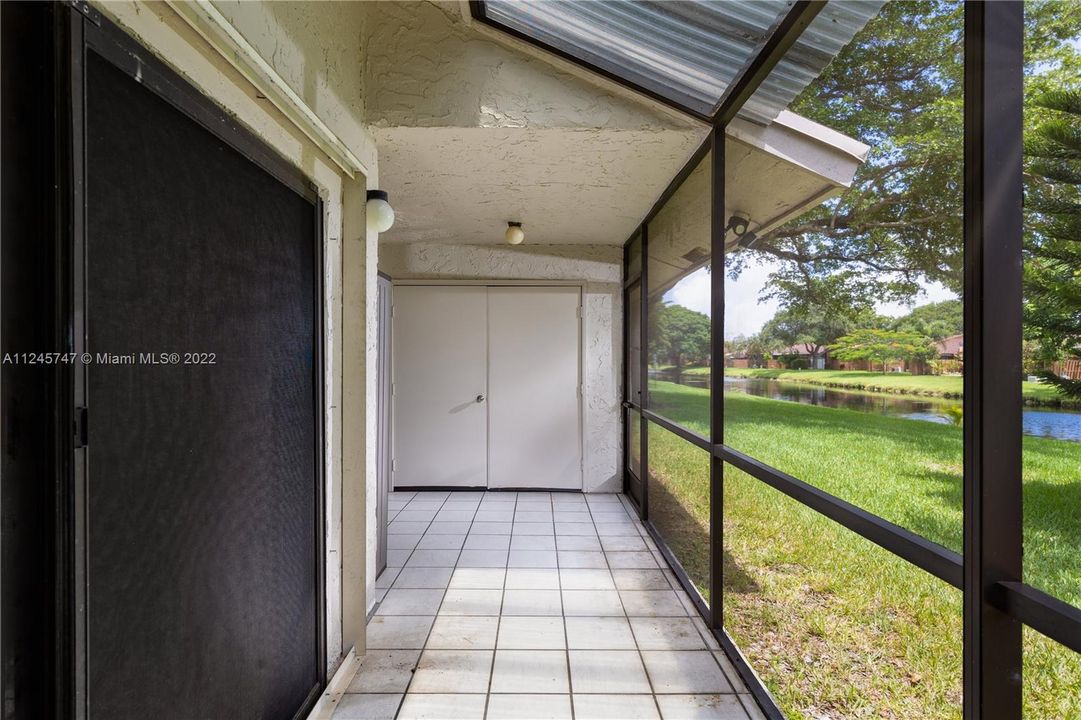 Недавно продано: $365,000 (2 спален, 2 ванн, 1062 Квадратных фут)