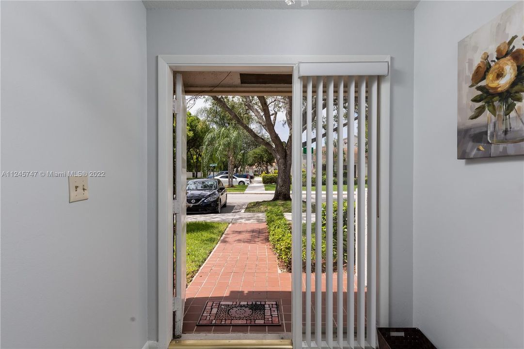 Недавно продано: $365,000 (2 спален, 2 ванн, 1062 Квадратных фут)