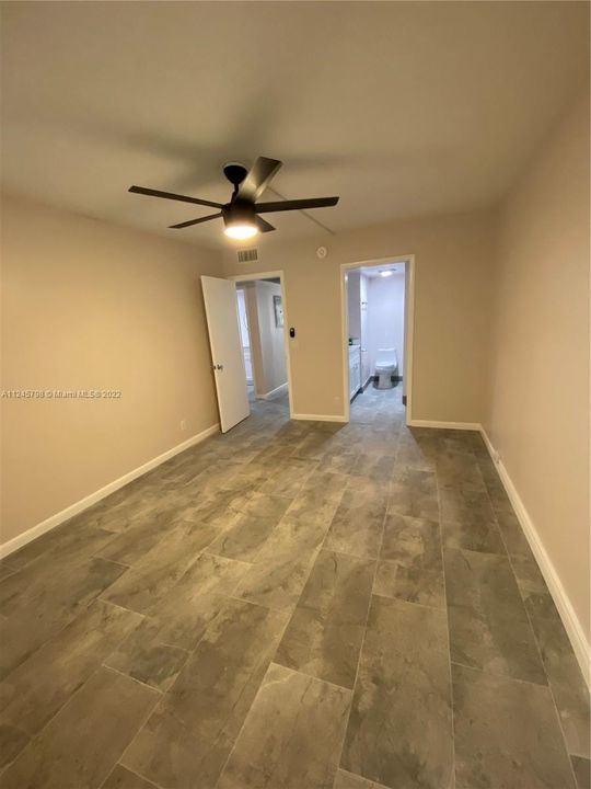 Recently Sold: $284,999 (2 beds, 2 baths, 916 Square Feet)