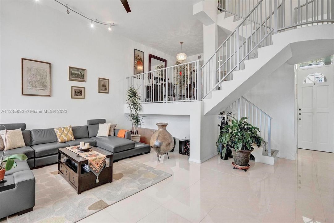 Recently Sold: $950,000 (3 beds, 2 baths, 1880 Square Feet)