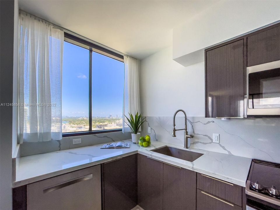 Recently Sold: $1,200,000 (2 beds, 2 baths, 1262 Square Feet)